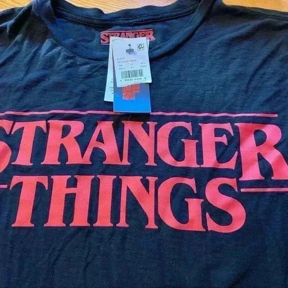 NWT Stranger Things T-shirt - Picture 3 of 8